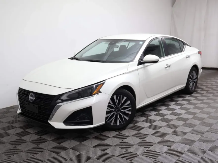 2023 Nissan Altima 2.5 SV photo 1