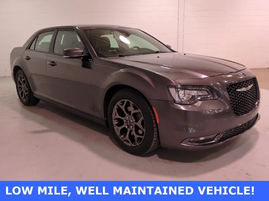 2017 Chrysler 300 S photo 1