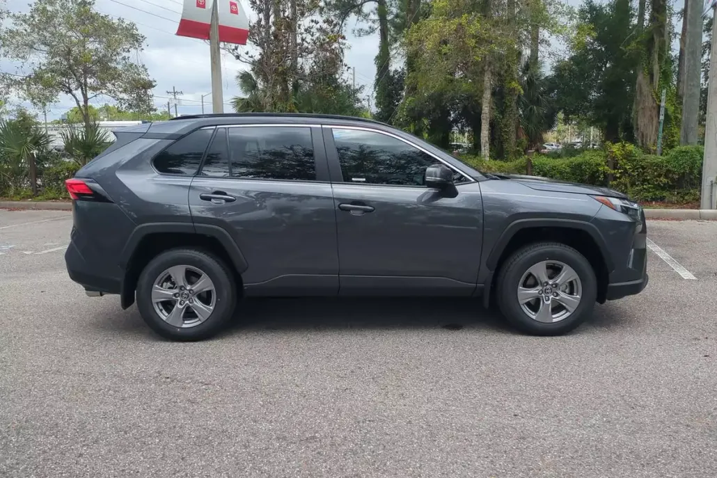 2025 Toyota RAV4 XLE photo 1