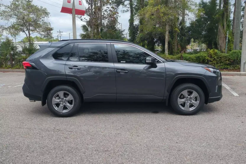 2025 Toyota RAV4 XLE photo 1