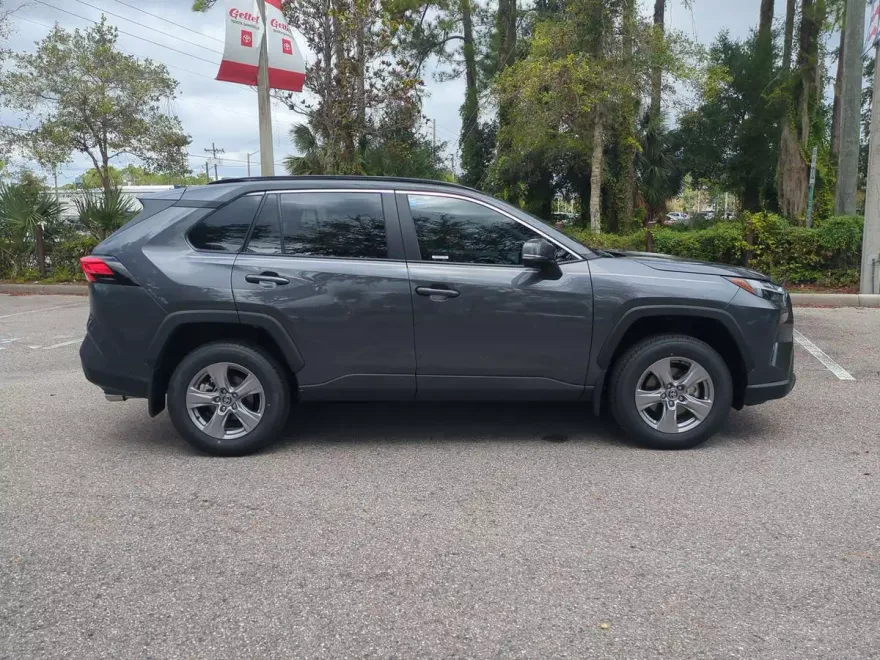 2025 Toyota RAV4 XLE photo 1