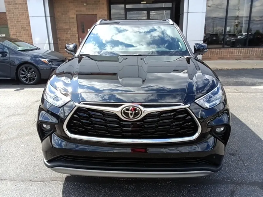 2025 Toyota Highlander Platinum photo 1