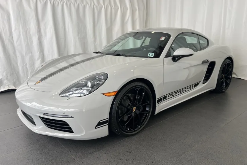 2024 Porsche Cayman photo 1