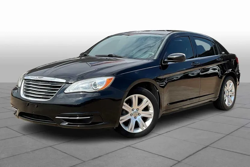 2013 Chrysler 200 Touring photo 1