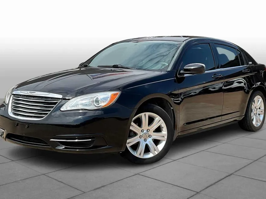 2013 Chrysler 200 Touring photo 1
