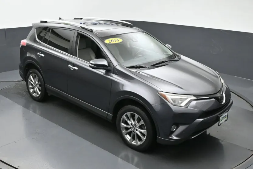 2016 Toyota RAV4 Limited photo 1