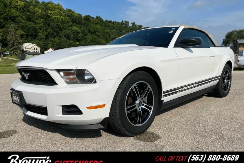 2012 Ford Mustang V6 Premium photo 1