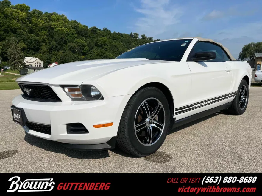 2012 Ford Mustang V6 Premium photo 1