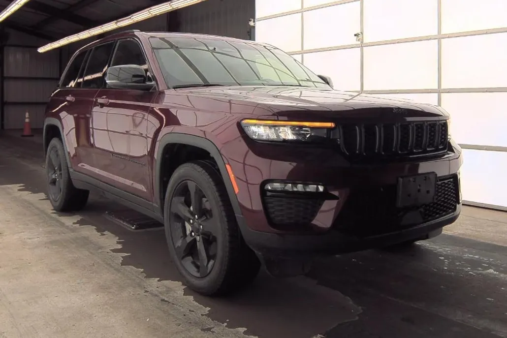 2023 Jeep Grand Cherokee photo 1