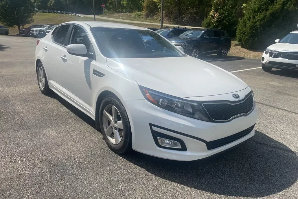 2015 Kia Optima LX photo 1