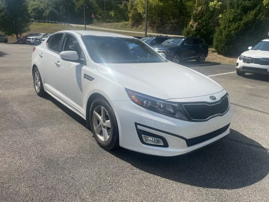 2015 Kia Optima LX photo 1
