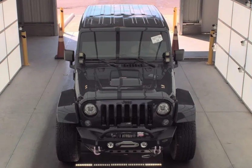 2017 Jeep Wrangler Unlimited Sahara photo 1
