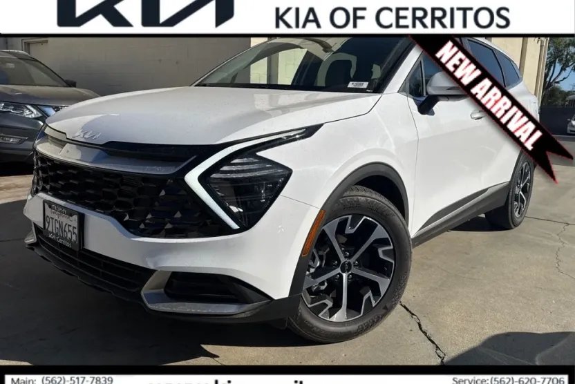 2025 Kia Sportage EX photo 1