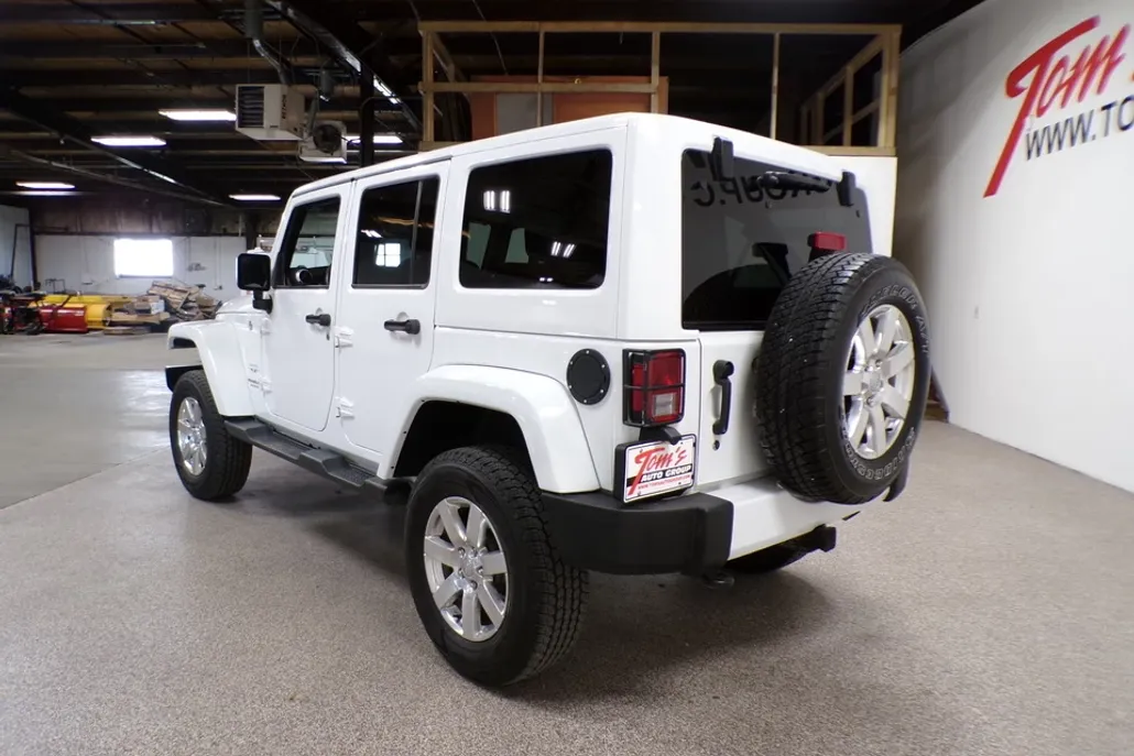 2016 Jeep Wrangler Unlimited Sahara photo 1