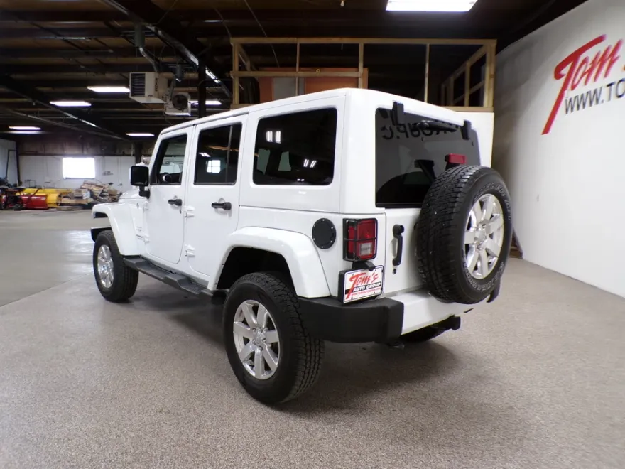 2016 Jeep Wrangler Unlimited Sahara photo 1