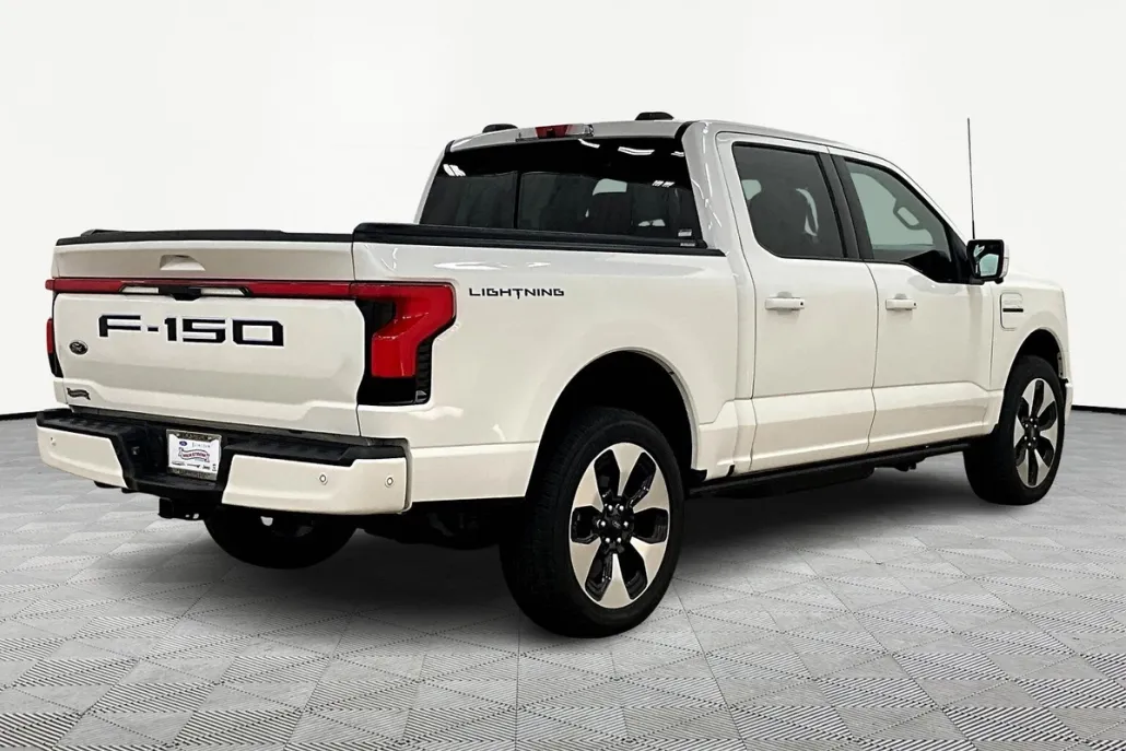 2023 Ford F-150 Lightning Platinum photo 1