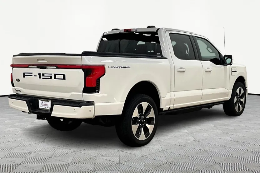 2023 Ford F-150 Lightning Platinum photo 1