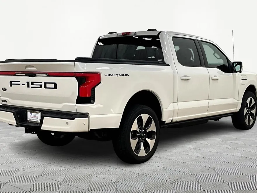 2023 Ford F-150 Lightning Platinum photo 1