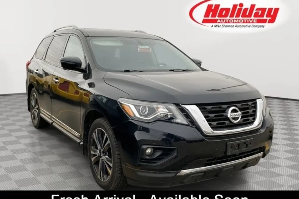 2017 Nissan Pathfinder Platinum photo 1