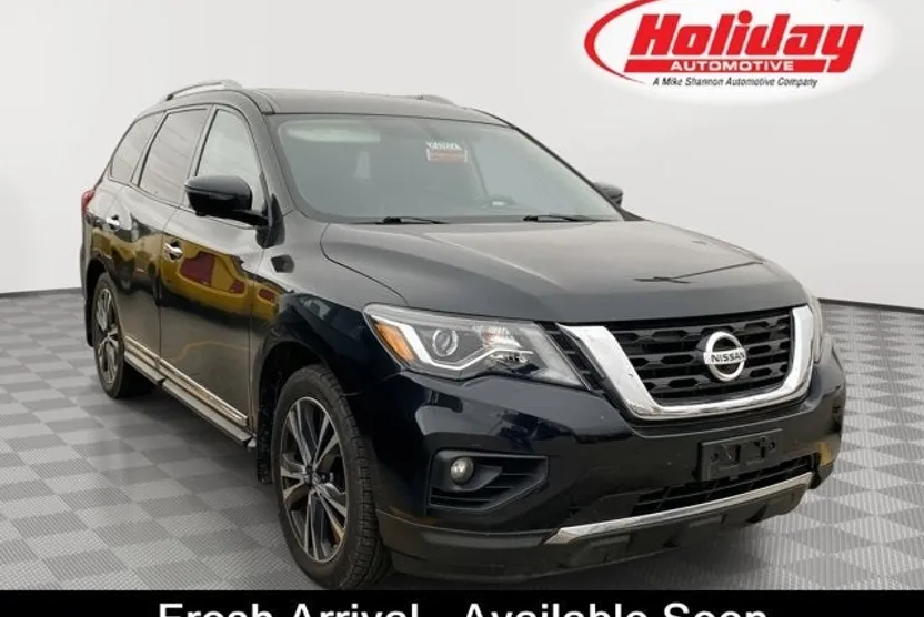 2017 Nissan Pathfinder Platinum photo 1