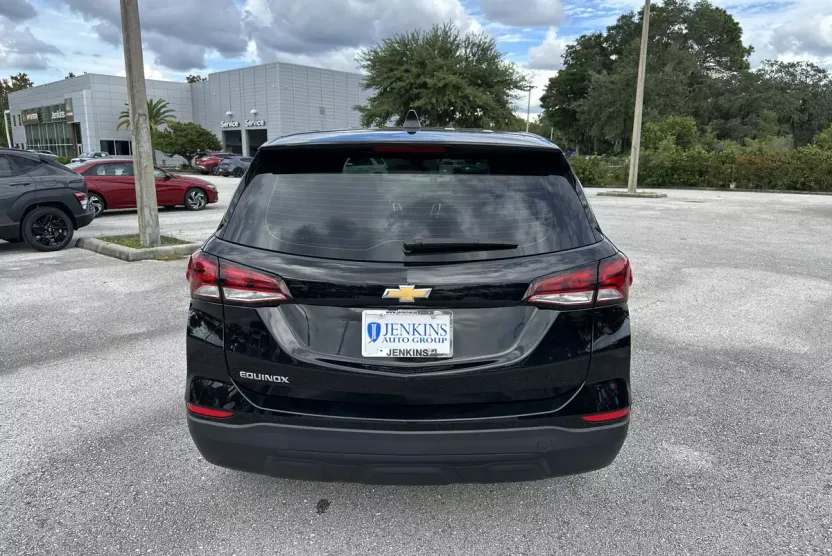 2024 Chevrolet Equinox LS photo 1