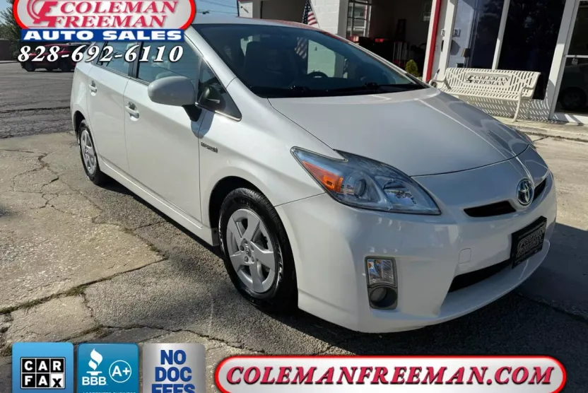 2011 Toyota Prius Four photo 1