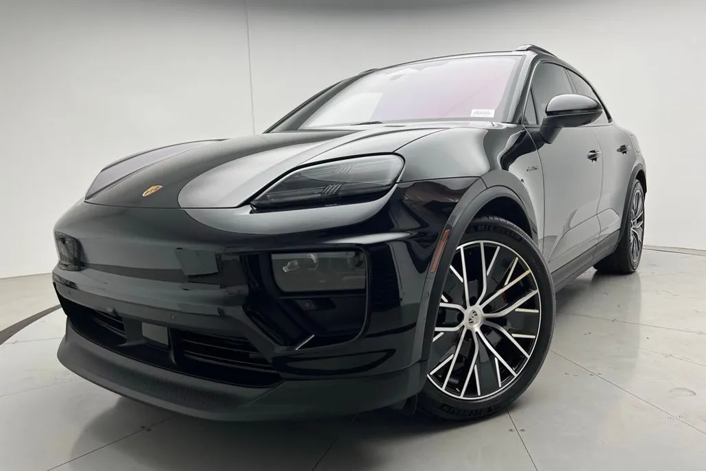 2025 Porsche Macan Electric photo 1