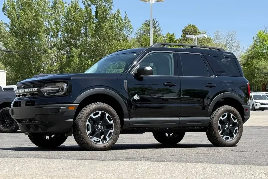 2024 Ford Bronco Sport Outer Banks photo 1