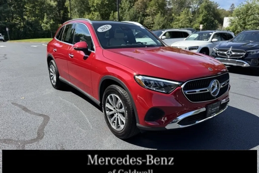 2025 Mercedes Benz GLC 300 4MATIC photo 1