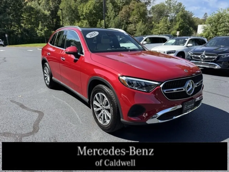 2025 Mercedes Benz GLC 300 4MATIC photo 1