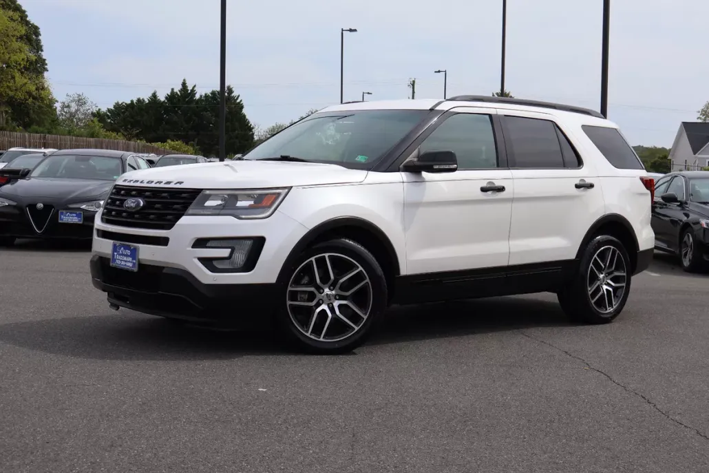 2017 Ford Explorer Sport photo 1