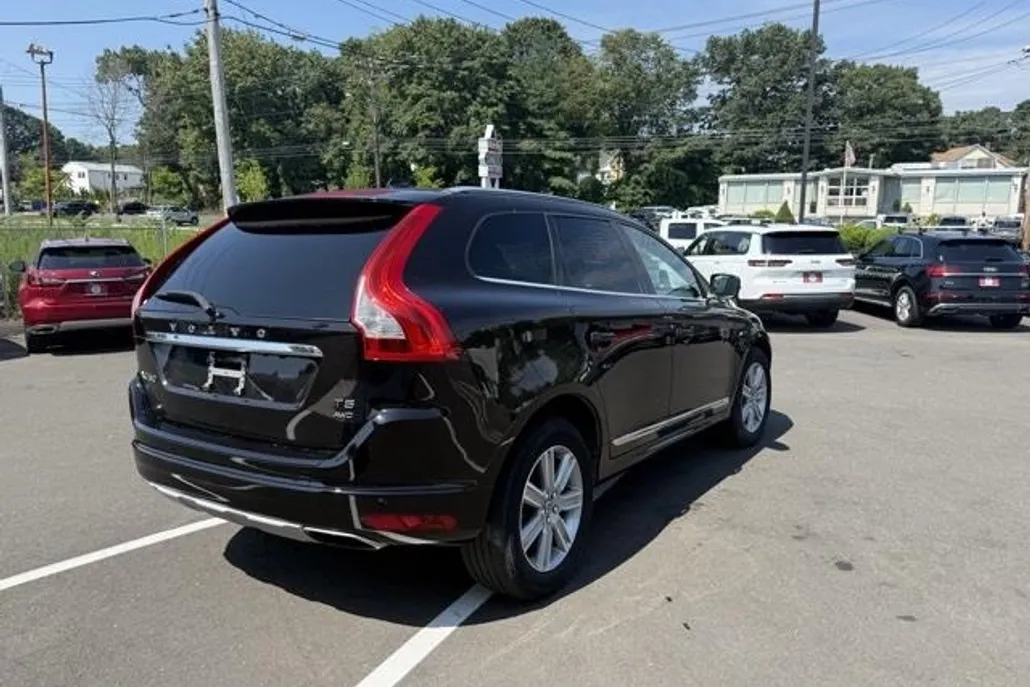 2017 Volvo XC60 T5 Inscription photo 1