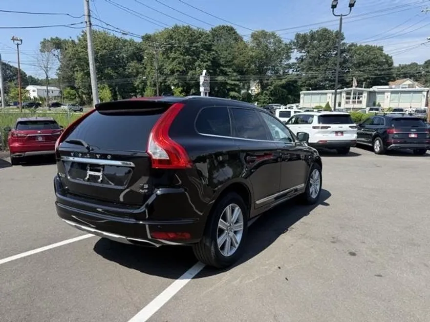 2017 Volvo XC60 T5 Inscription photo 1