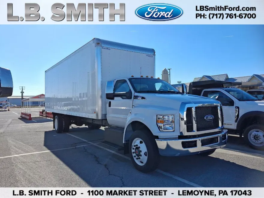 2025 Ford F-650 SuperCab photo 1