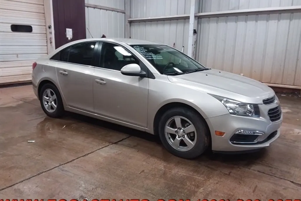 2016 Chevrolet Cruze LT photo 1