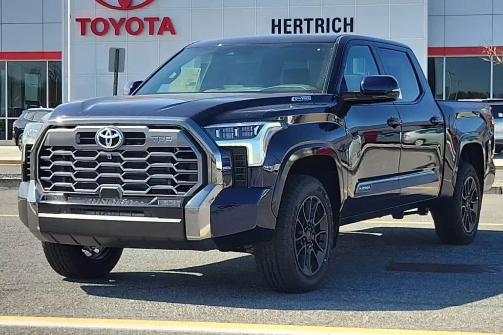 2025 Toyota Tundra Platinum photo 1