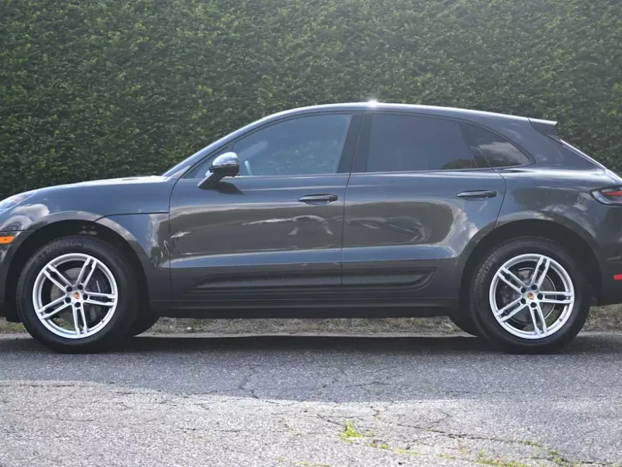 2025 Porsche Macan photo 1