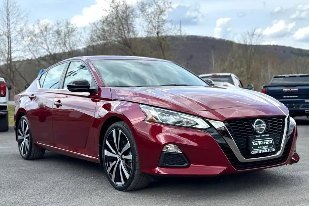 2021 Nissan Altima SR photo 1