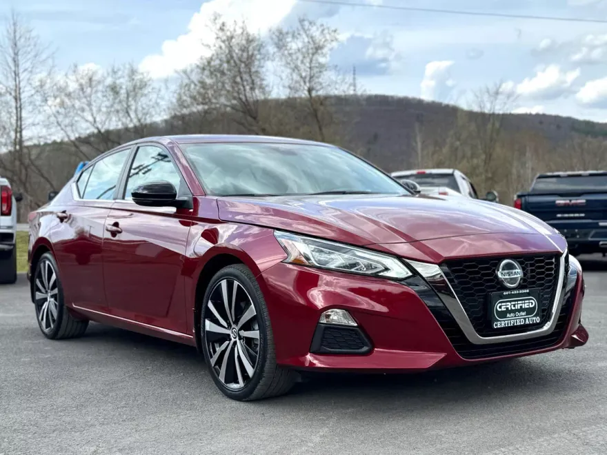 2021 Nissan Altima SR photo 1