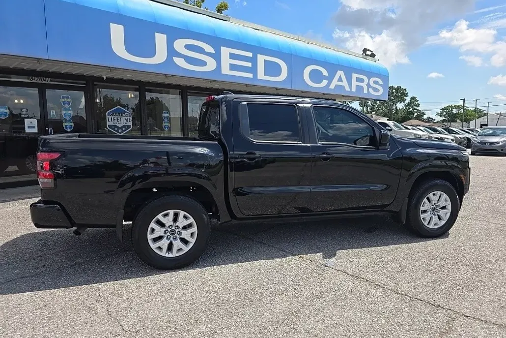 2022 Nissan Frontier SV photo 1