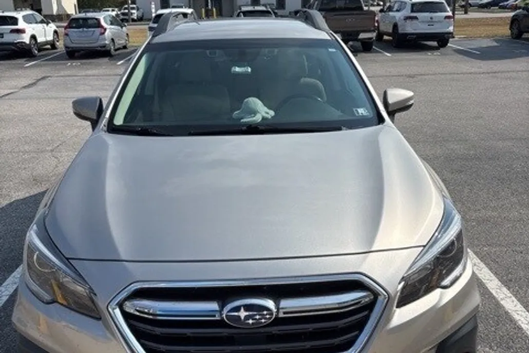2018 Subaru Outback 2.5i Premium photo 1