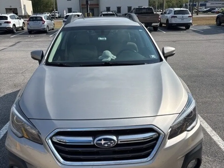 2018 Subaru Outback 2.5i Premium photo 1