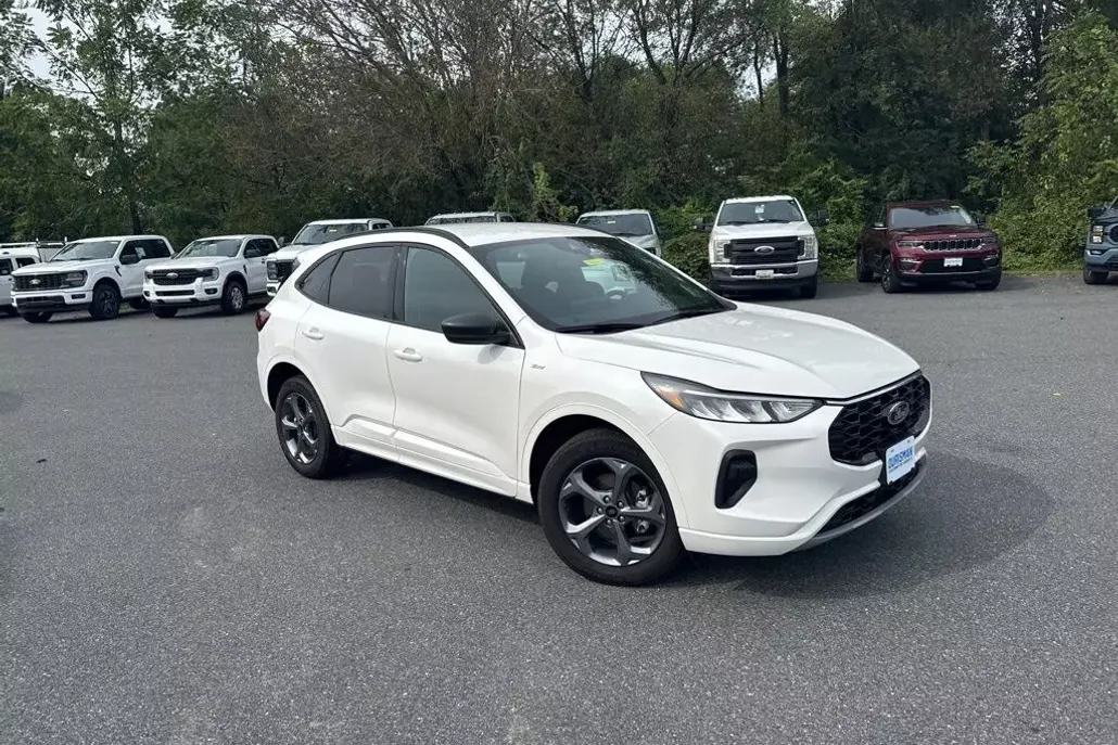 2024 Ford Escape ST-Line photo 1
