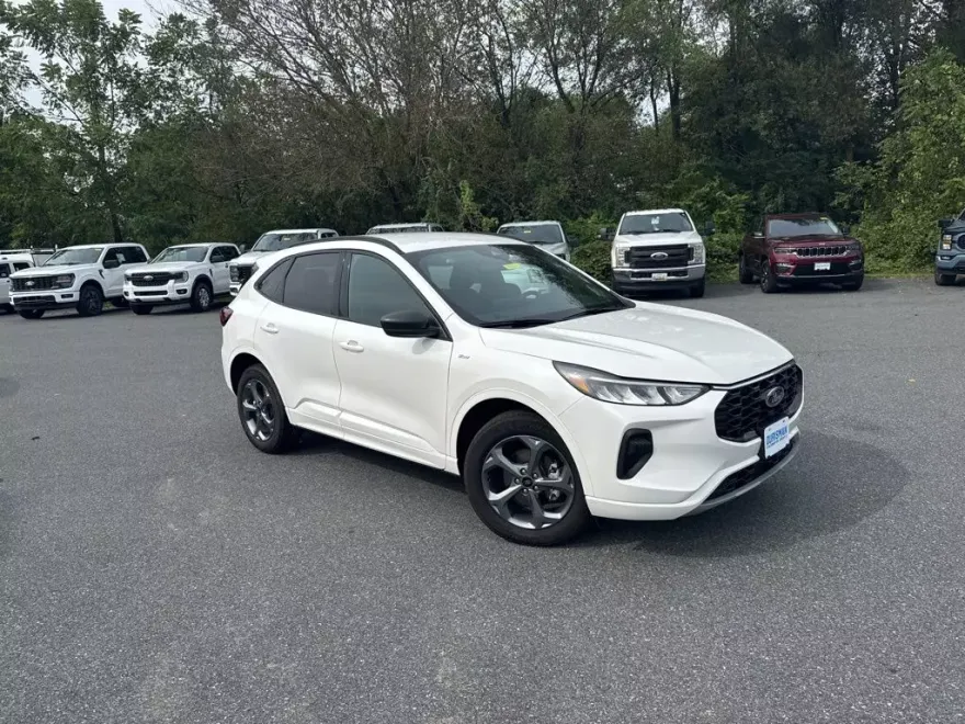 2024 Ford Escape ST-Line photo 1