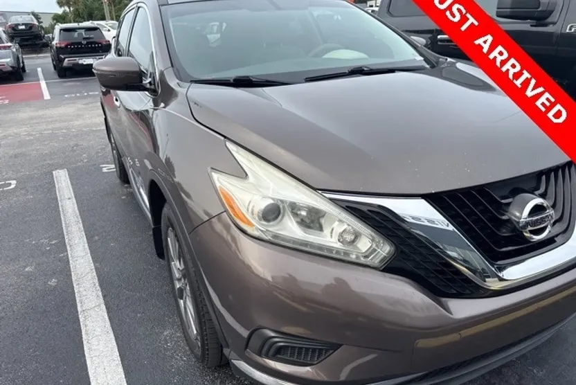 2016 Nissan Murano S photo 1