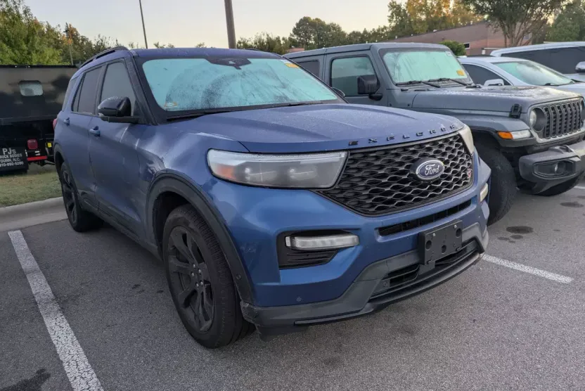 2022 Ford Explorer ST photo 1