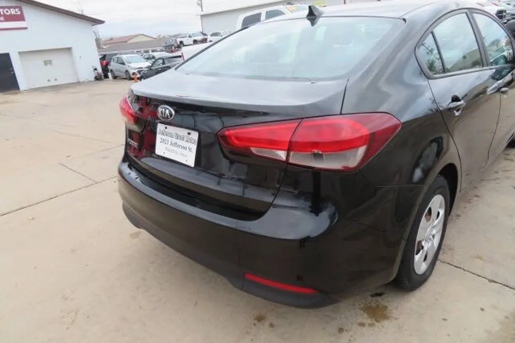 2017 Kia Forte LX Base photo 1