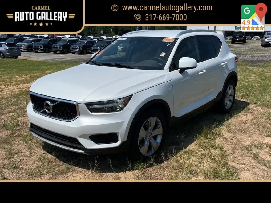 2022 Volvo XC40 Momentum photo 1