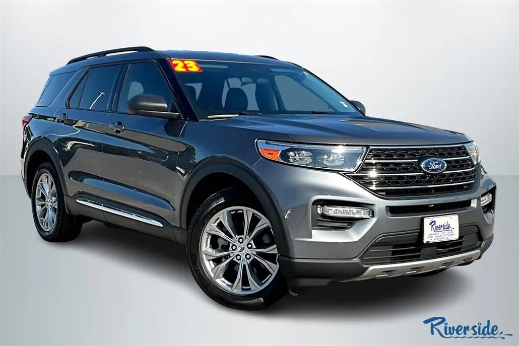 2023 Ford Explorer XLT photo 1