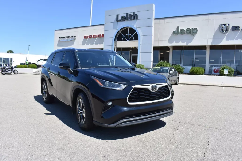 2021 Toyota Highlander XLE photo 1
